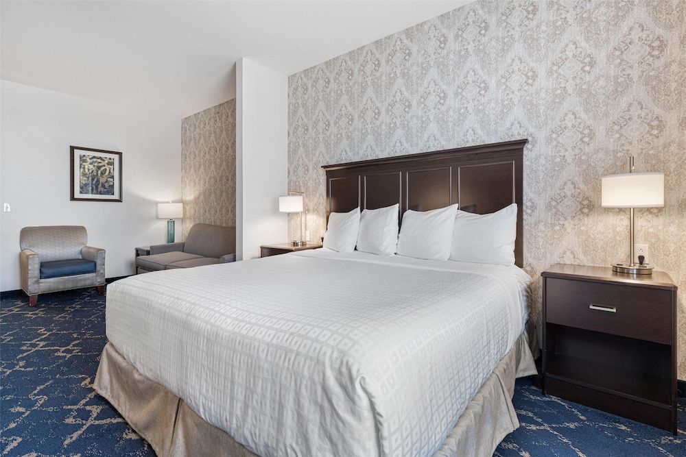 Best Western Plus New Richmond Inn & Suites Suite, 1 King Bed, Accessible, Non Smoking (Walk-in Shower;with Sofabed) 3