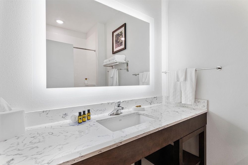 Best Western Plus New Richmond Inn & Suites Suite, 2 Queen Beds, Non Smoking, Refrigerator & Microwave 2