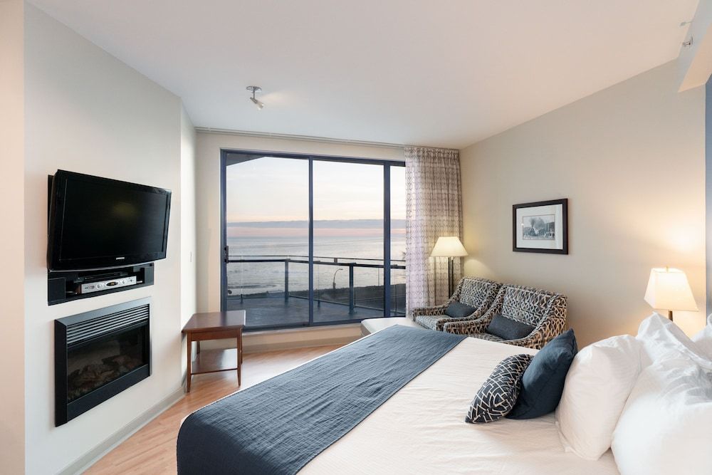 Ocean Promenade Hotel Studio, 1 King Bed 2