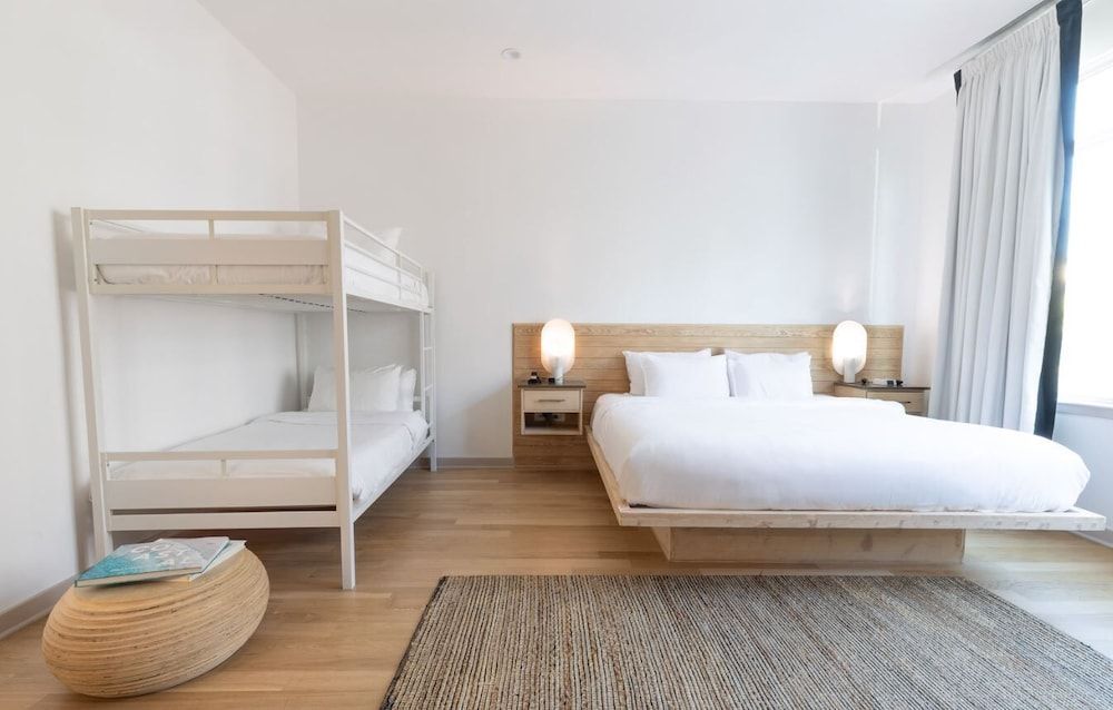 Bungalow Hotel Deluxe Room, Multiple Beds, Fireplace