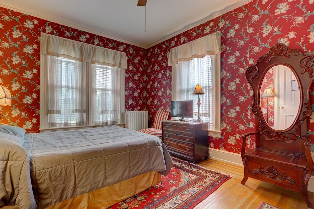 Premium Room, 1 Queen Bed, Non Smoking, Pool Access (Room 12)
