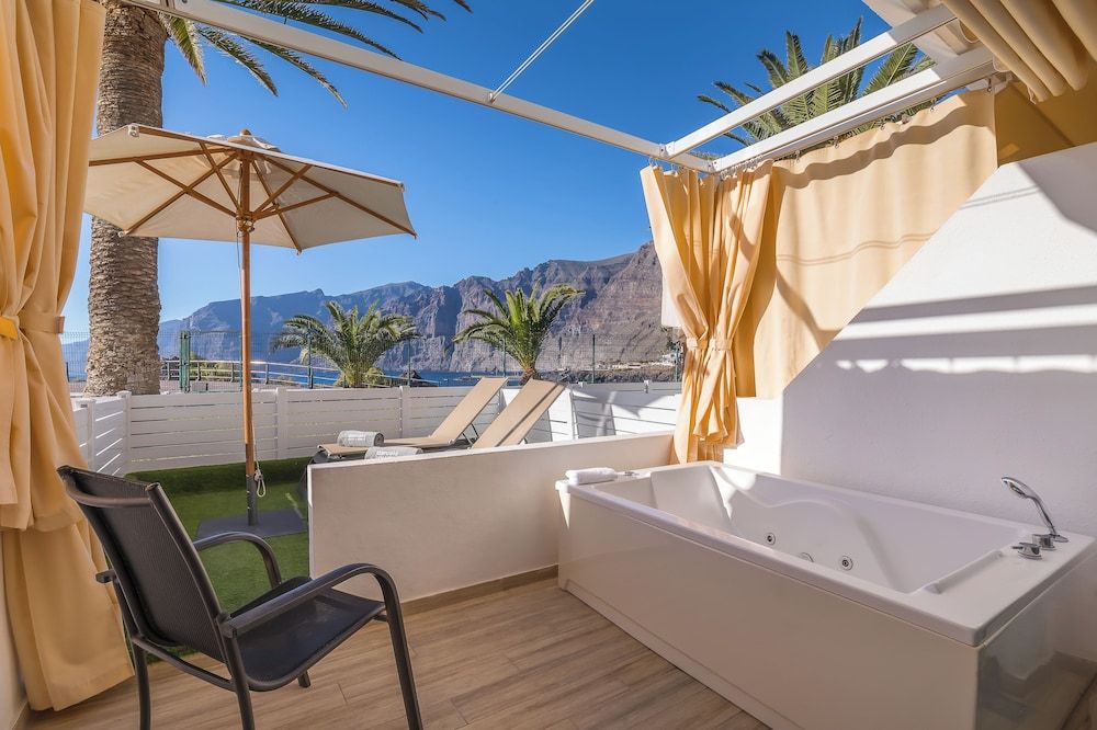 Deluxe Room, Jetted Tub, Garden View