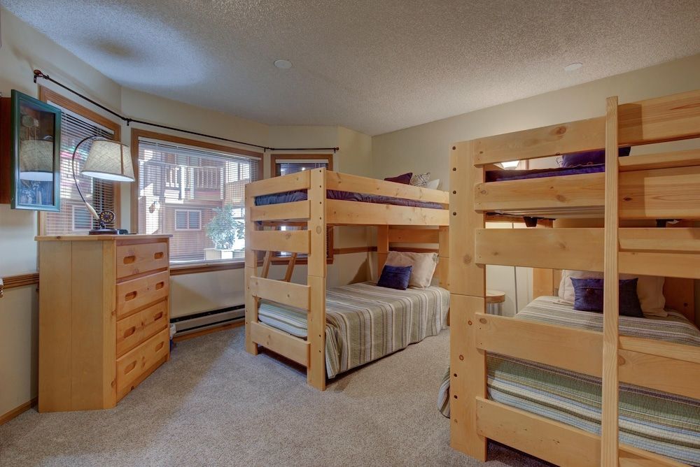 Family Apartment, 2 Bedrooms, Fireplace, Mountain View