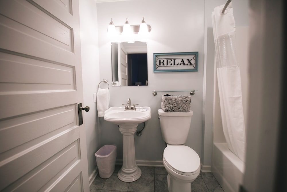 The Continental Hotel Studio, 1 Queen Bed, Non Smoking, Kitchenette 5