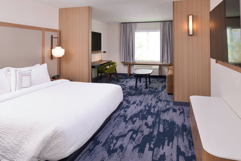 Suite, 1 King Bed with Sofa bed, Non Smoking (Hearing Accessible)