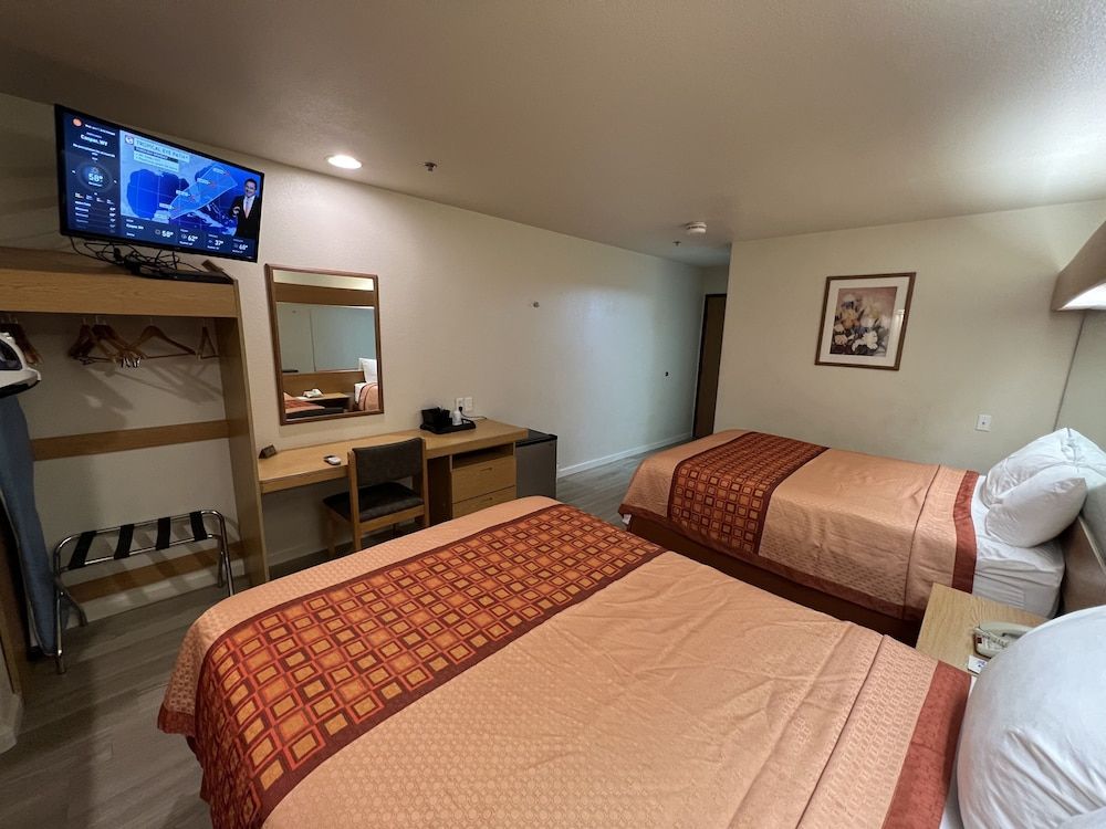 Room, 2 Queen Beds, Non Smoking
