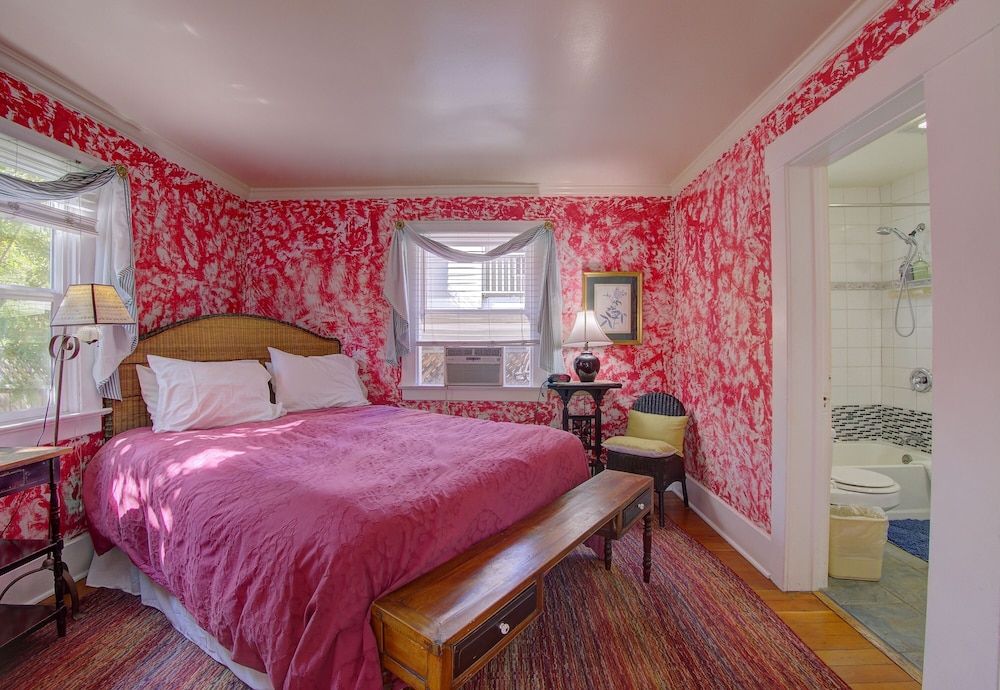 undefined Secret Garden Inn and Cottages 9