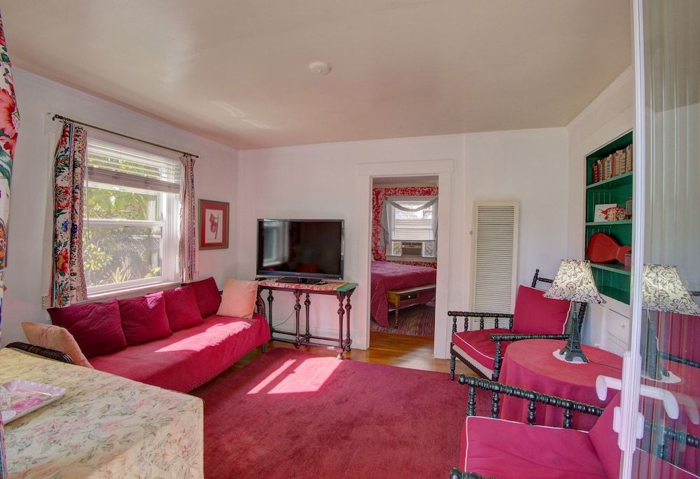 undefined Secret Garden Inn and Cottages 2