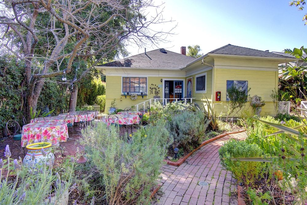 undefined Secret Garden Inn and Cottages 5