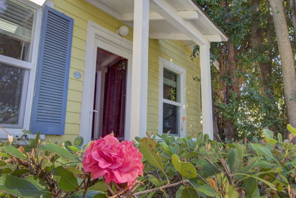 undefined Secret Garden Inn and Cottages 7