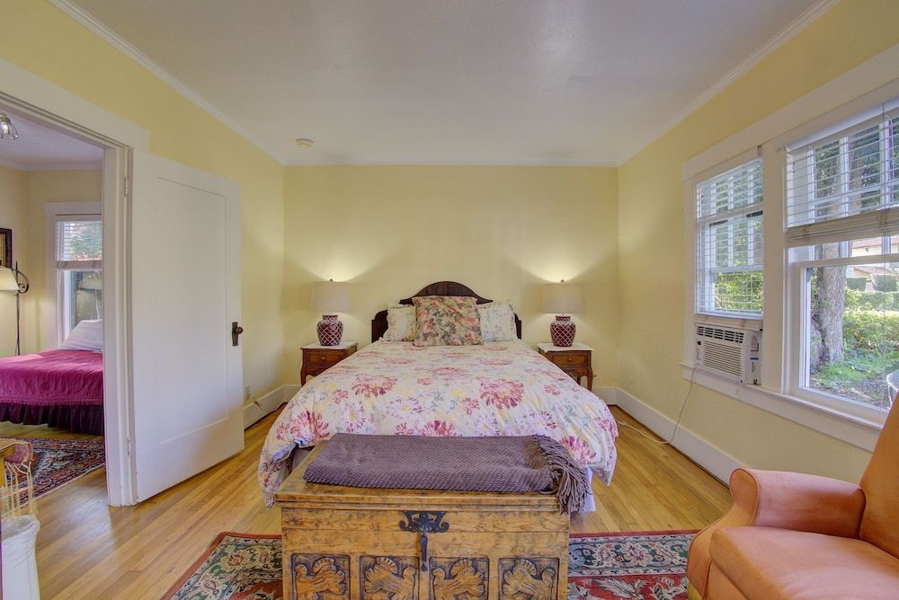 undefined Secret Garden Inn and Cottages