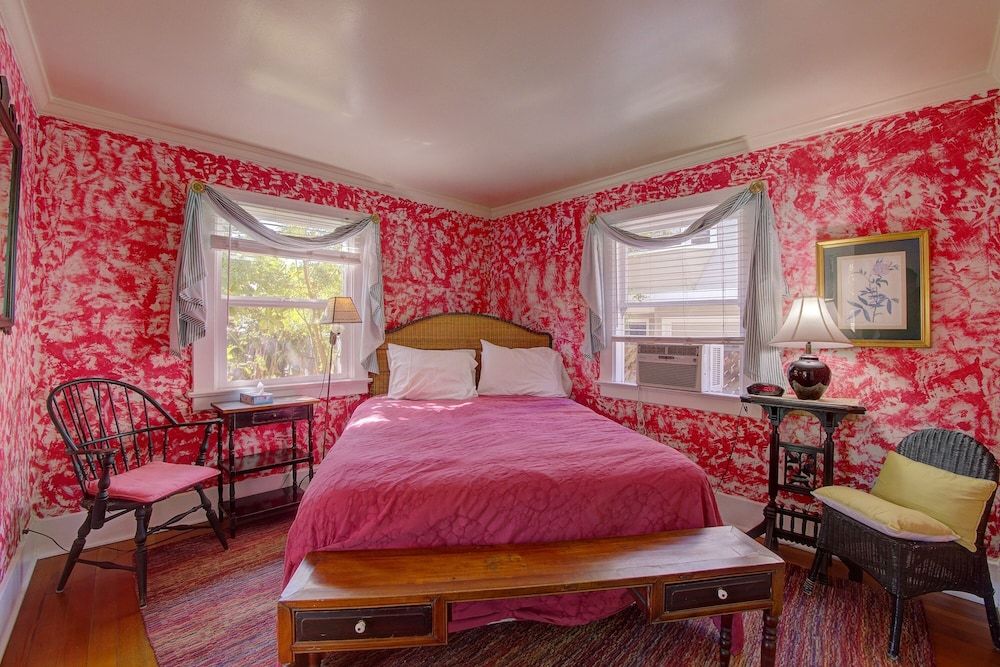 undefined Secret Garden Inn and Cottages 8