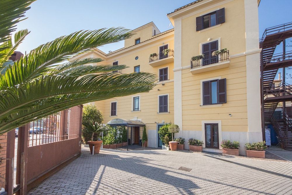 undefined Romoli Hotel 7