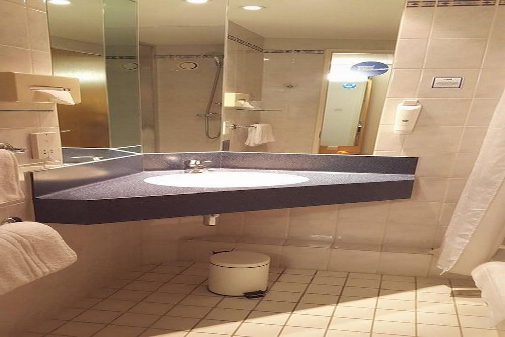 undefined Holiday Inn Express London - Park Royal by IHG 9
