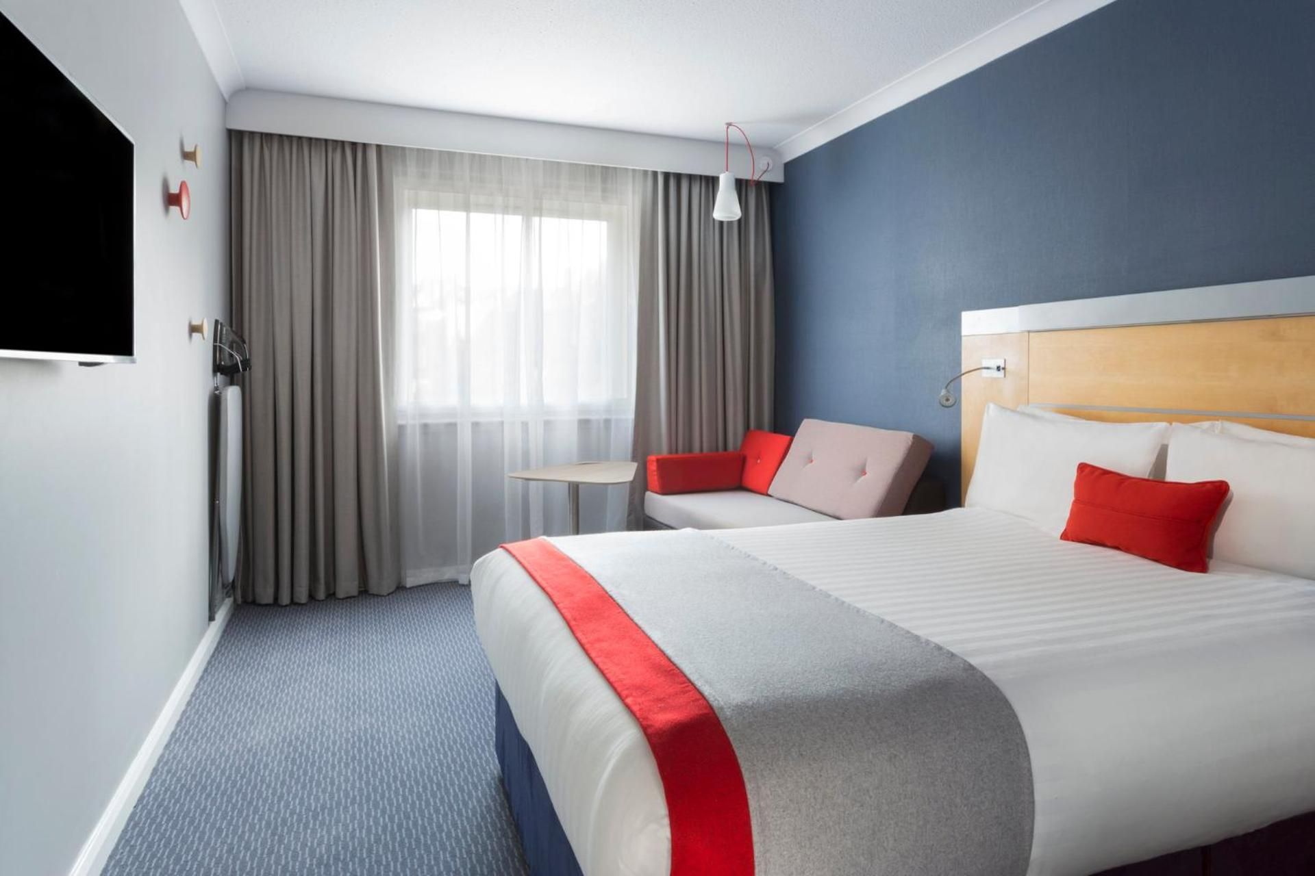 undefined Holiday Inn Express London - Park Royal by IHG 4