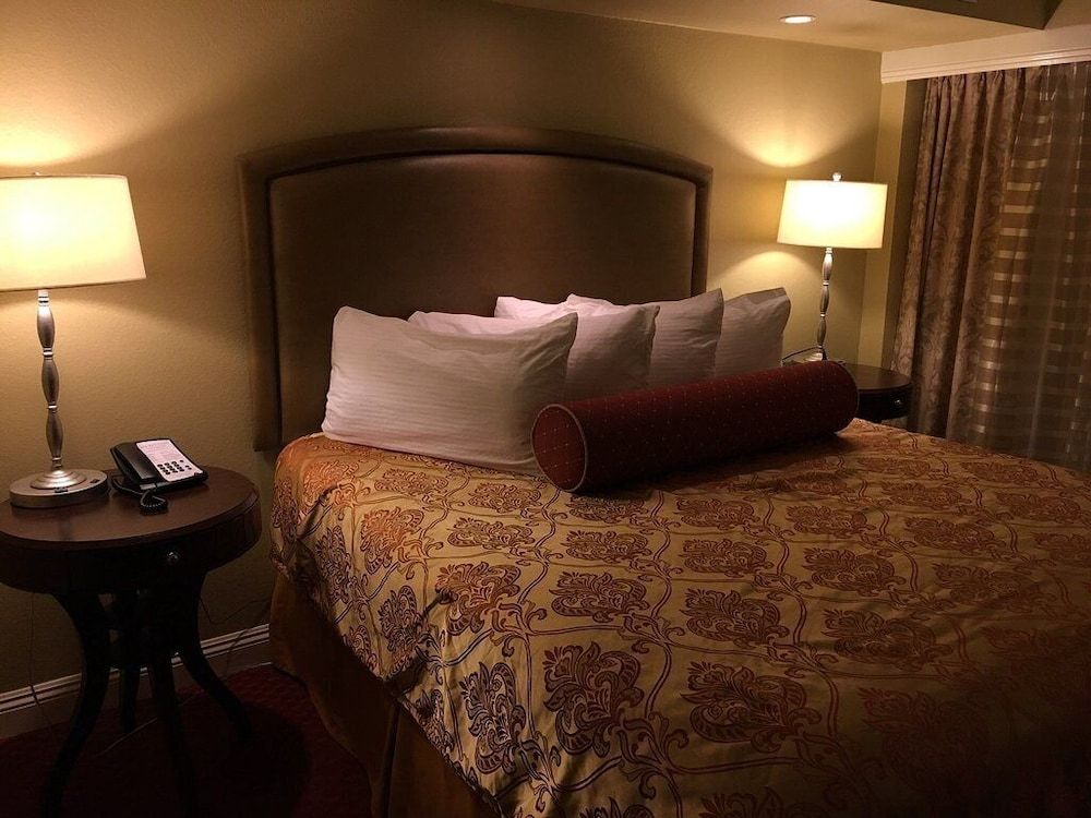 undefined Jockey Club Suites 5