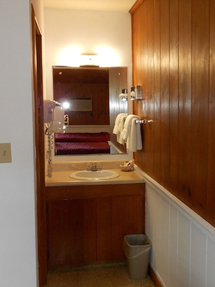 Stonybrook Motel & Lodge Standard Double Room 10