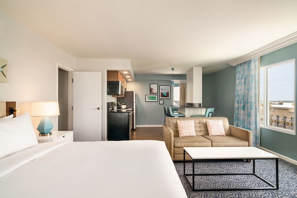 DoubleTree by Hilton Ocean City Oceanfront Basic Double Room, 2 Queen Beds, Balcony, Partial Ocean View 5