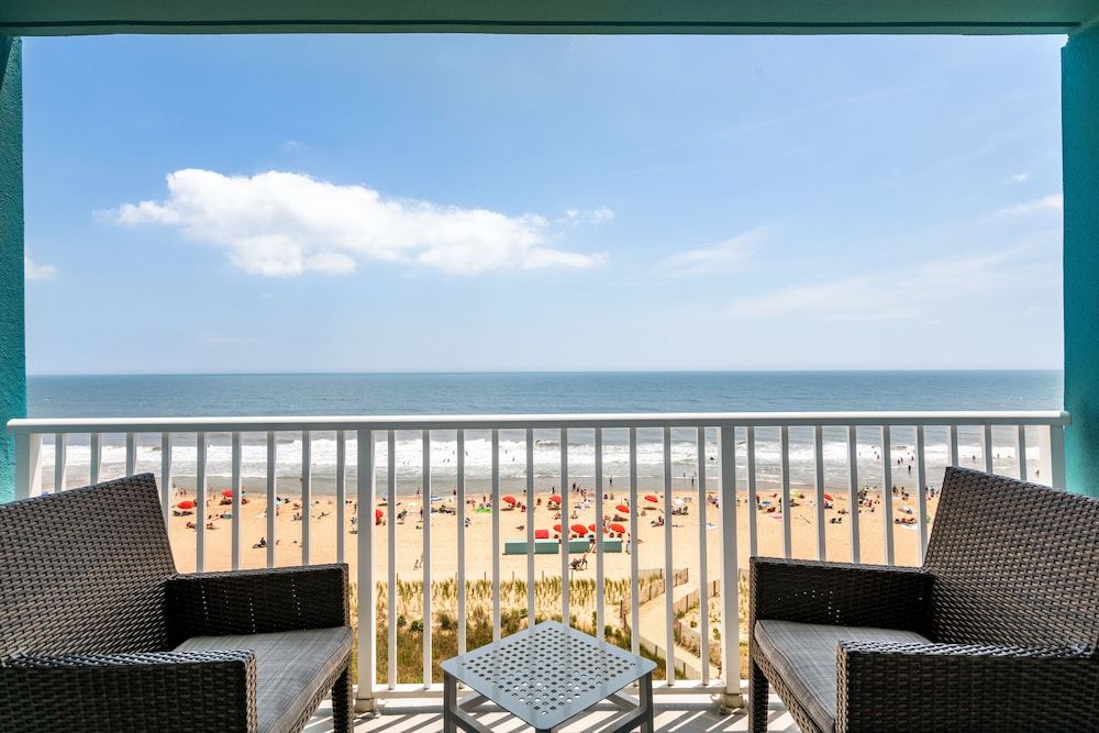 Basic Room, 1 King Bed, Balcony, Oceanfront