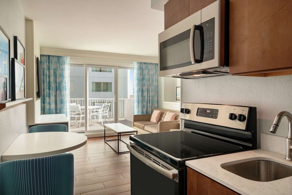 Junior Suite, 1 King Bed, Balcony, Partial Ocean View