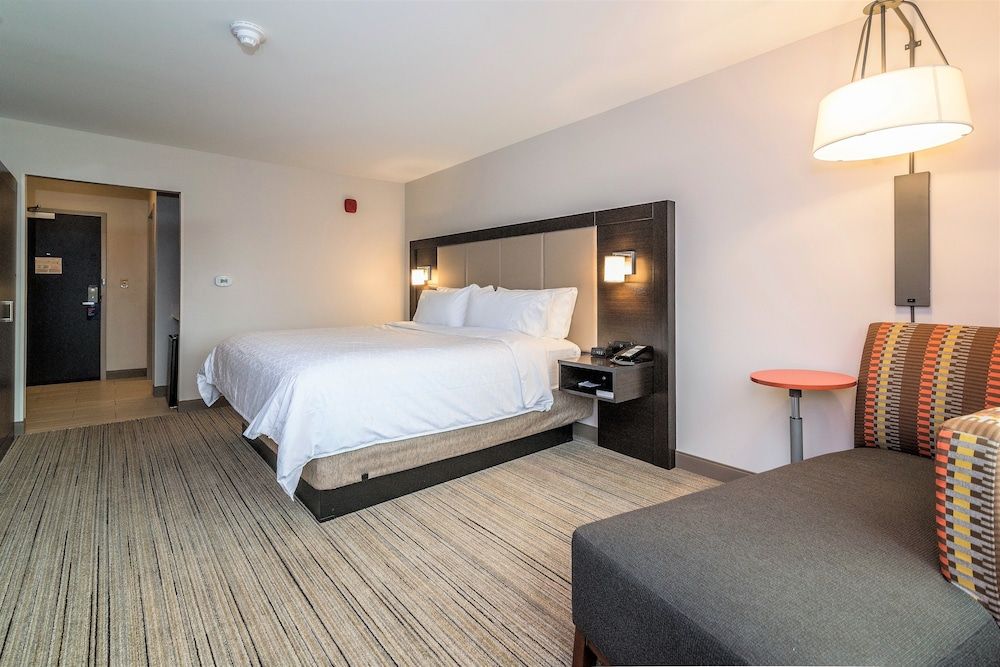 Suite, 2 Queen Beds, Accessible
