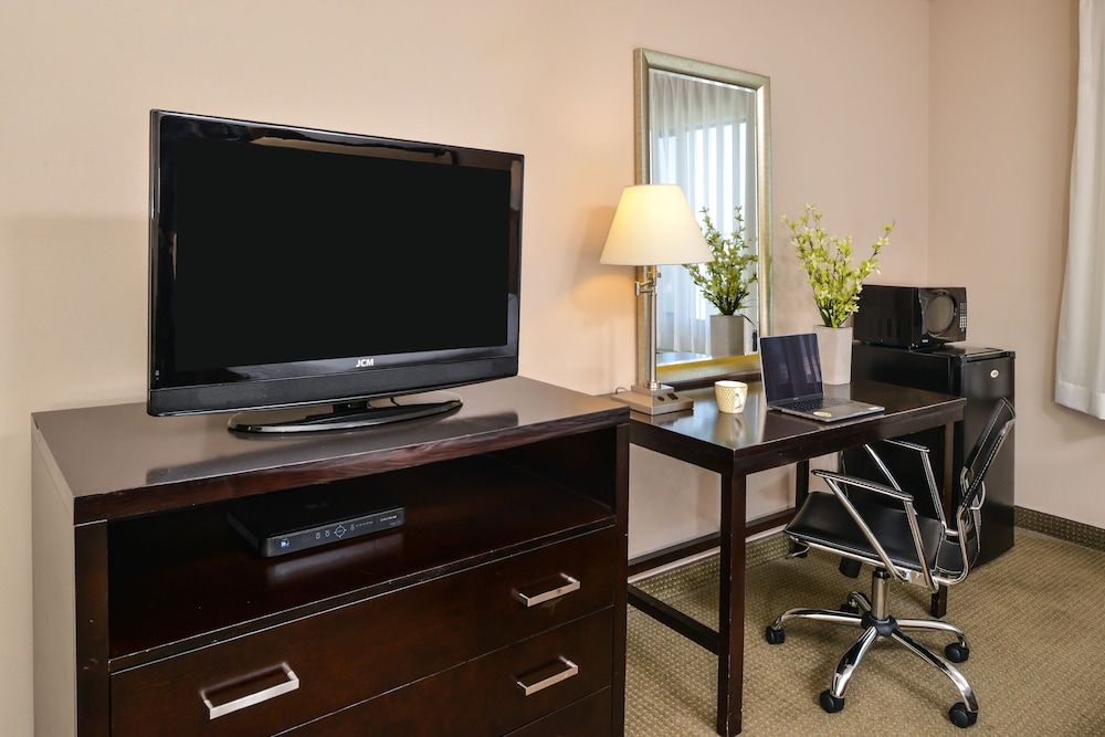 Hotel Chino Hills Deluxe Room, 1 King Bed 3