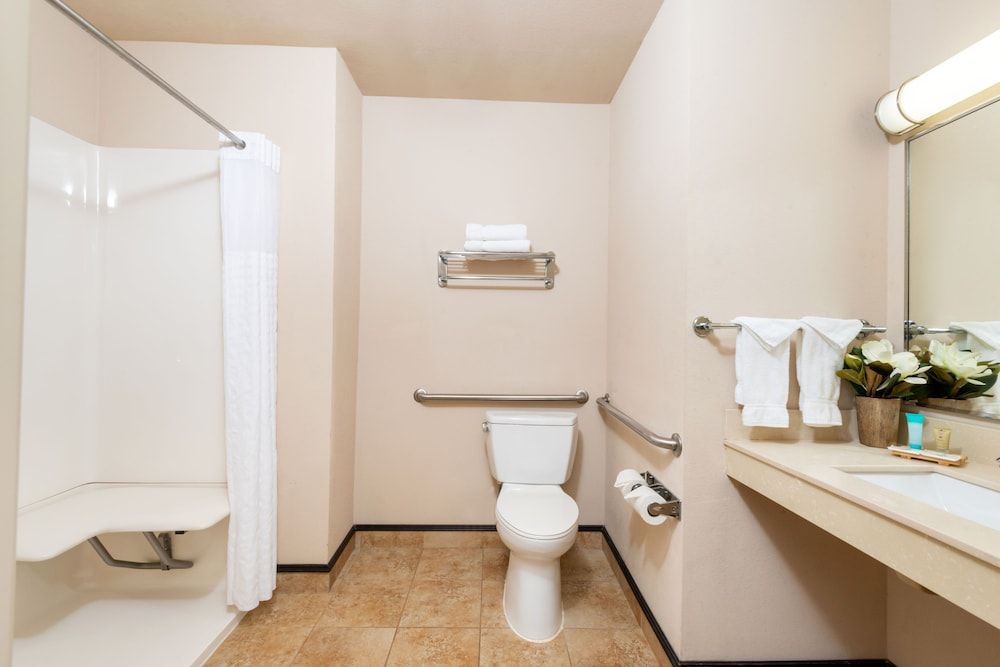 Hotel Chino Hills Deluxe Room, 1 King Bed 5