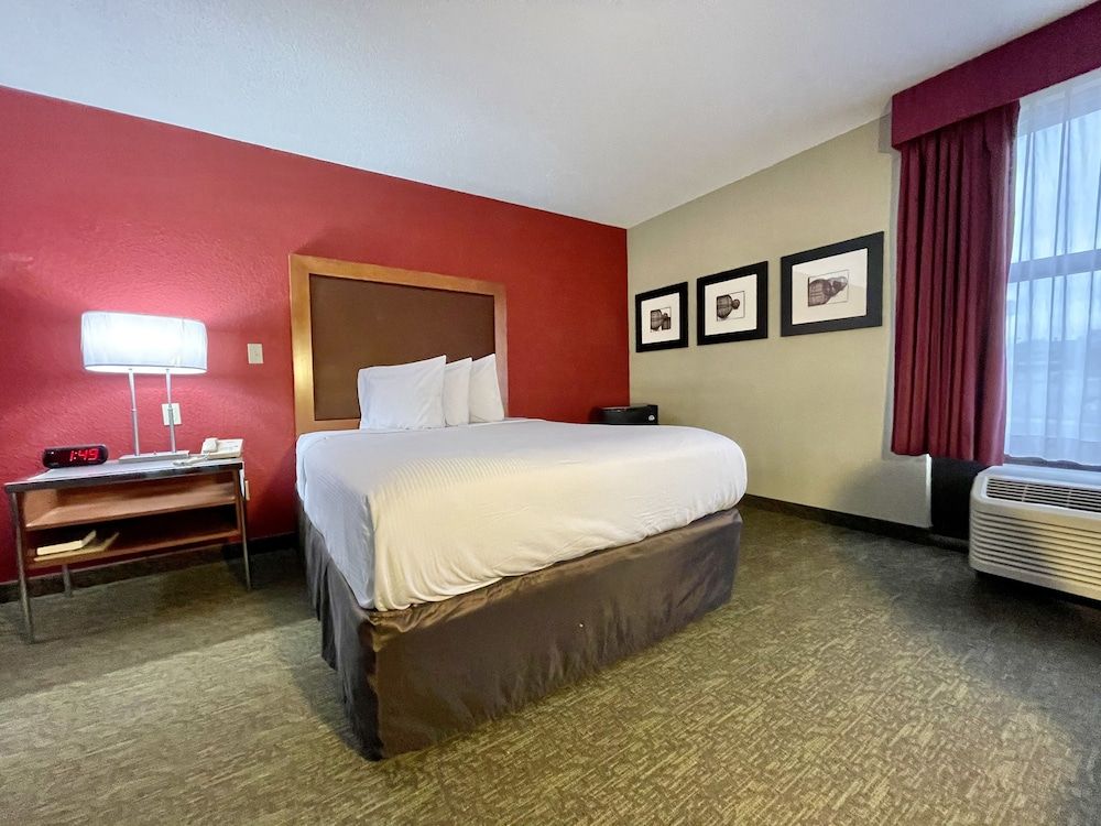 Deluxe Room, 1 Queen Bed, Non Smoking, Refrigerator & Microwave