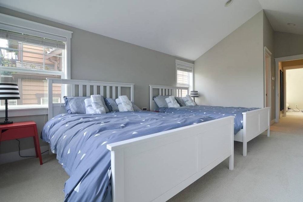 Seattle Vacation Home: Off The Wall