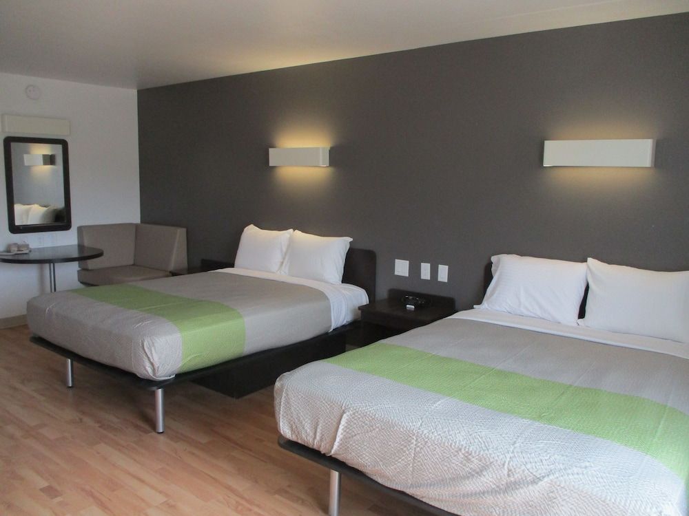 Studio 6 Mccarran, NV - Sparks - Tahoe - Reno Industrial Center Deluxe Suite, 2 Queen Beds, Accessible, Non Smoking 2