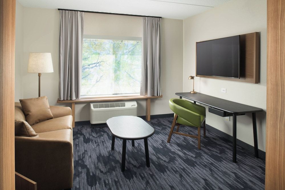 Suite, 1 King Bed with Sofa bed (Mobility/Hearing Access, Roll-In Shwr)