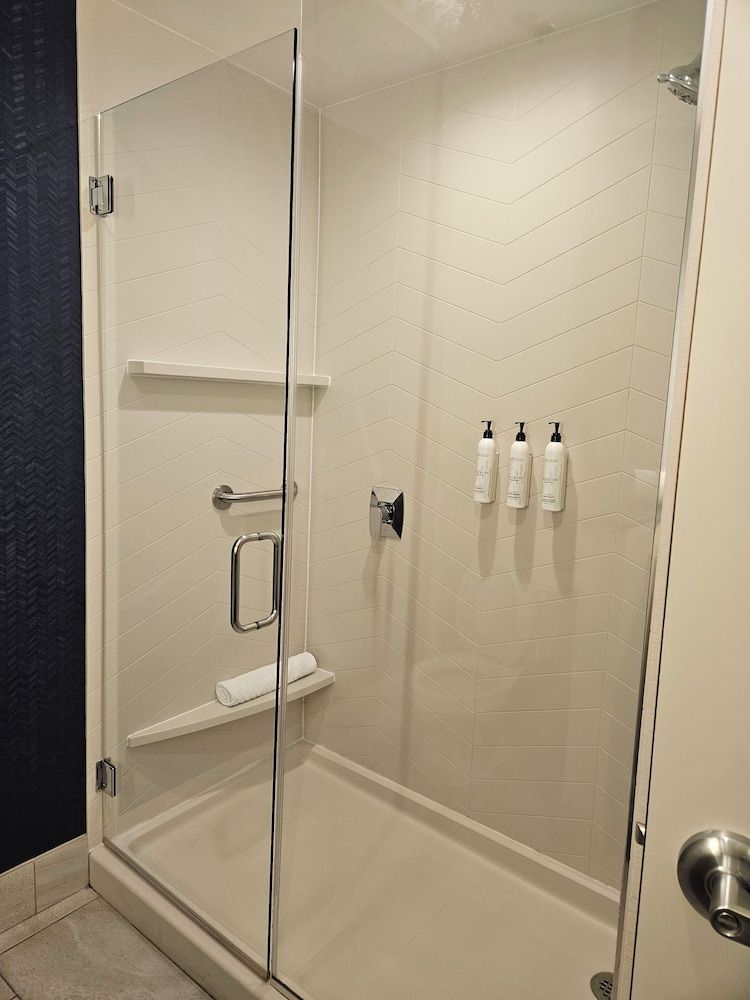 Room, 1 King Bed (Hearing Accessible)