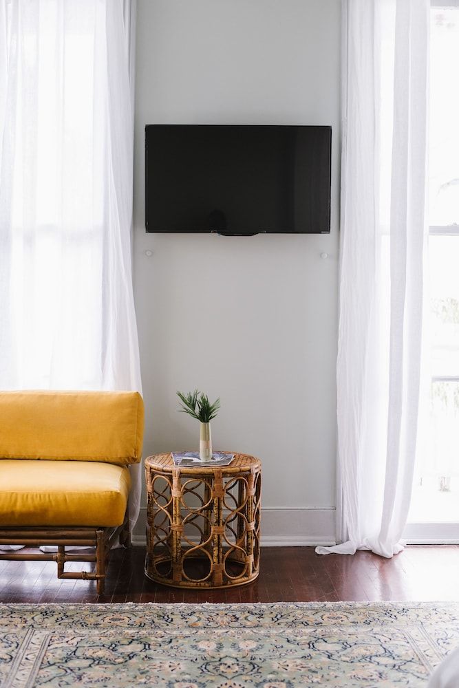 Carr Mansion Room, 1 Queen Bed (The Grocer) 2