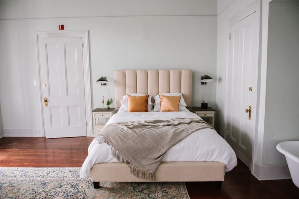 Carr Mansion Room, 1 Queen Bed (The Grocer) 3