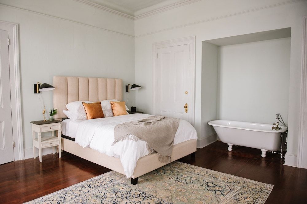 Carr Mansion Room, 1 Queen Bed (The Grocer) 4
