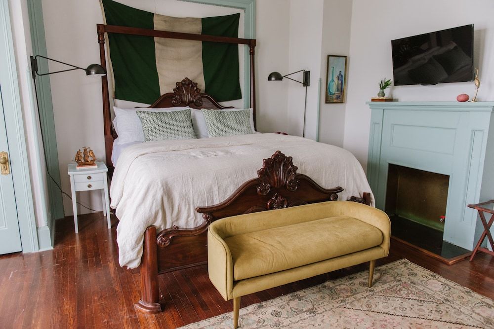 Carr Mansion Room, 1 King Bed (The Preacher) 2