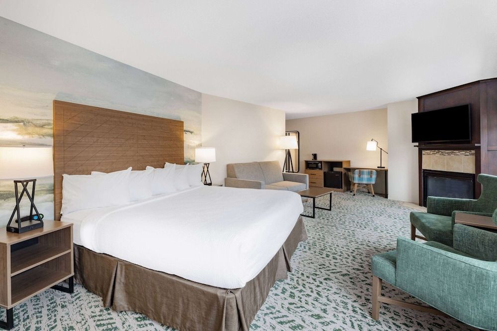 Suite, 1 King Bed, Non Smoking