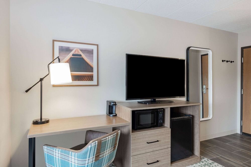 Superior Suite, 1 King Bed, Non Smoking (Studio)