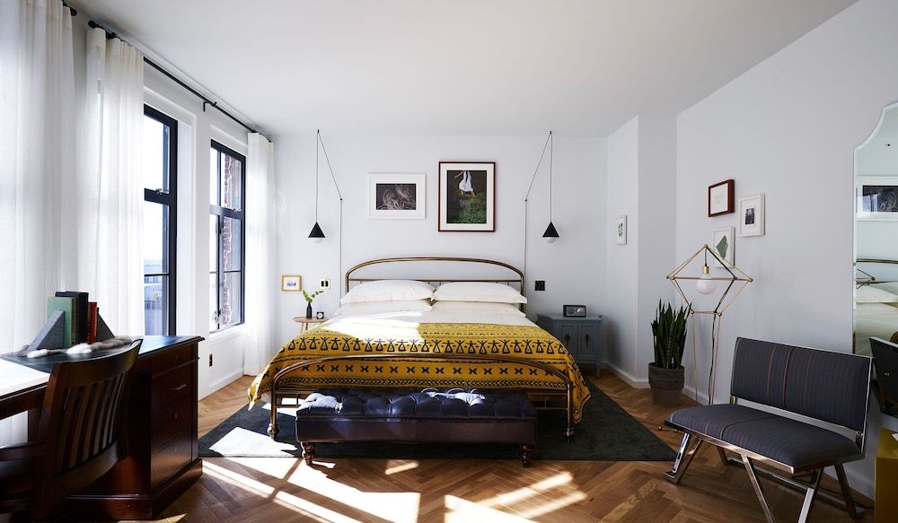 Room, 1 King Bed (Landmark)