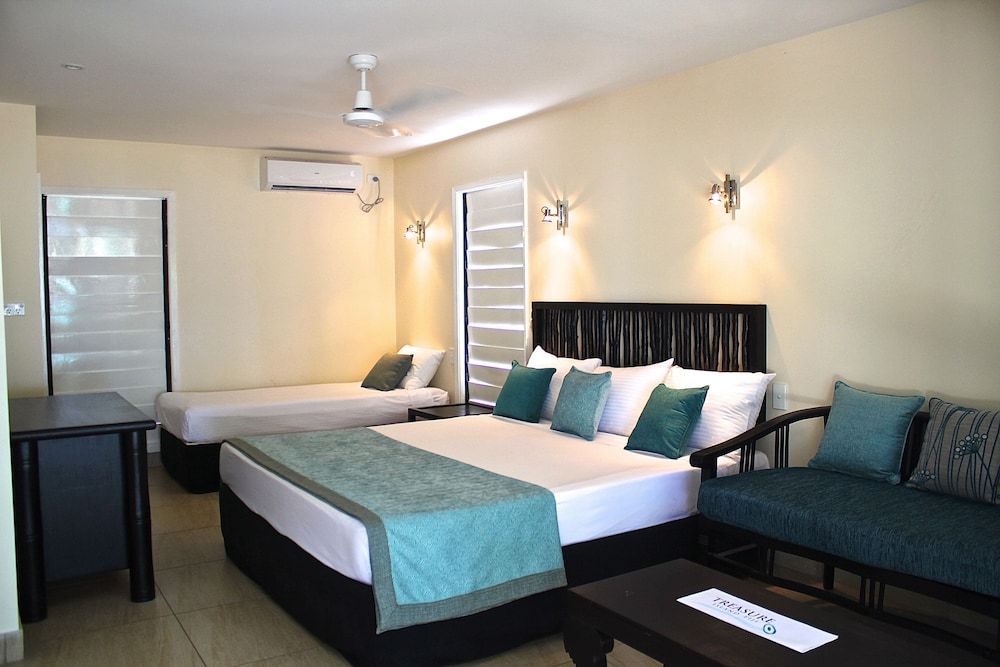 Nakelo Treasure Island Resort & Spa Ocean Standard Bure