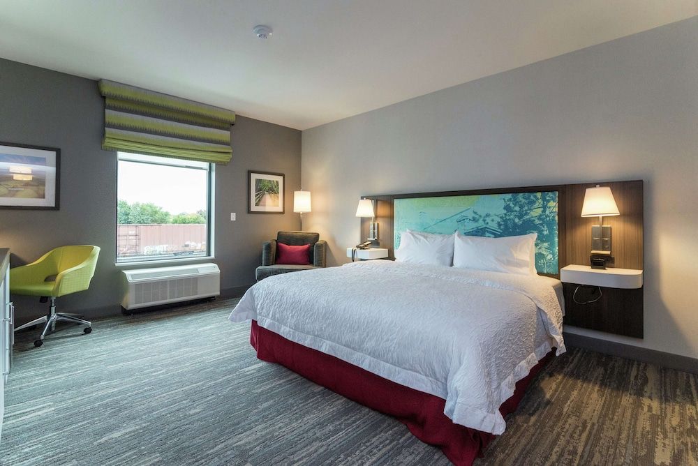 Room, 1 King Bed, Accessible, Bathtub
