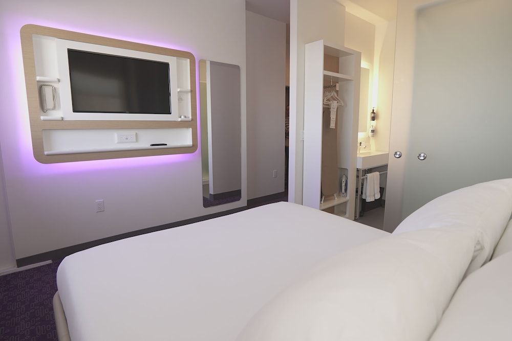 undefined YOTEL San Francisco 9