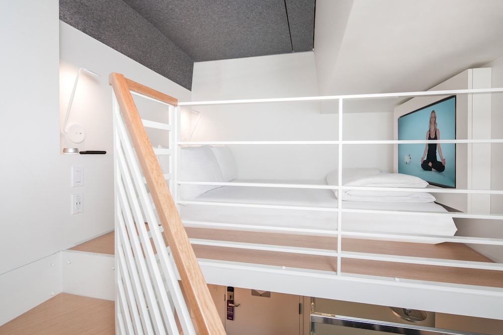 YOTEL San Francisco Sky Room 2