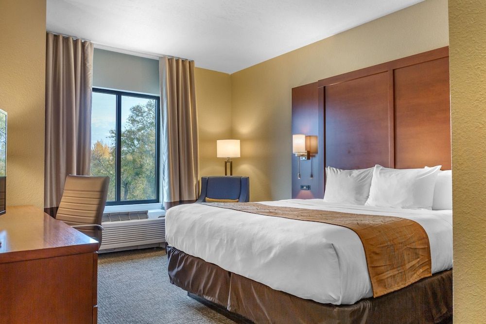 Suite, 1 King Bed, Accessible, Non Smoking