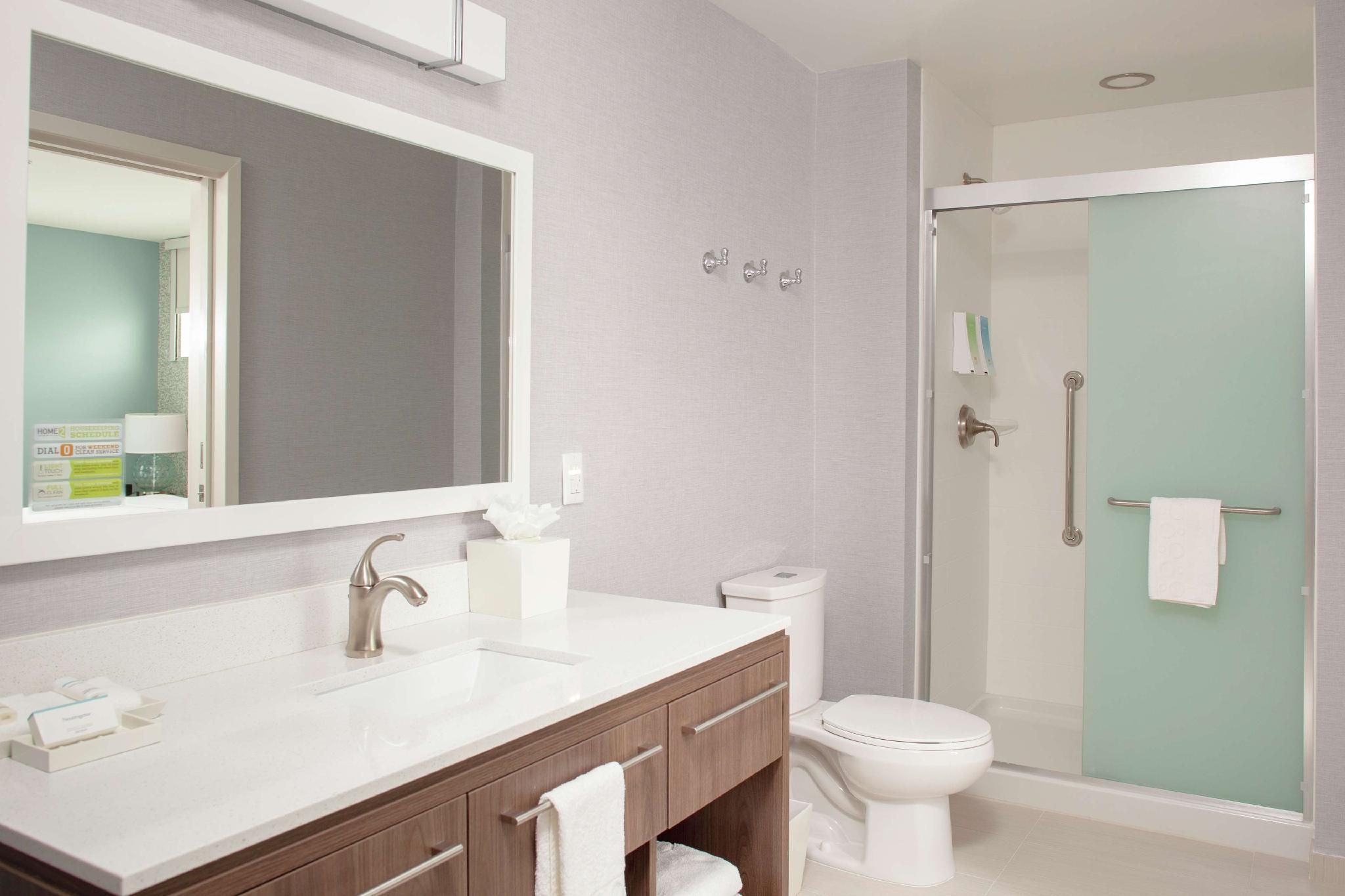 1 KING BED 1 BEDROOM SUITE NONSMOKING