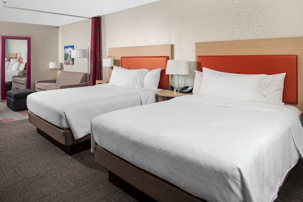 Studio, Multiple Beds, Accessible, Bathtub (2 Queen Beds with Sofa Bed)