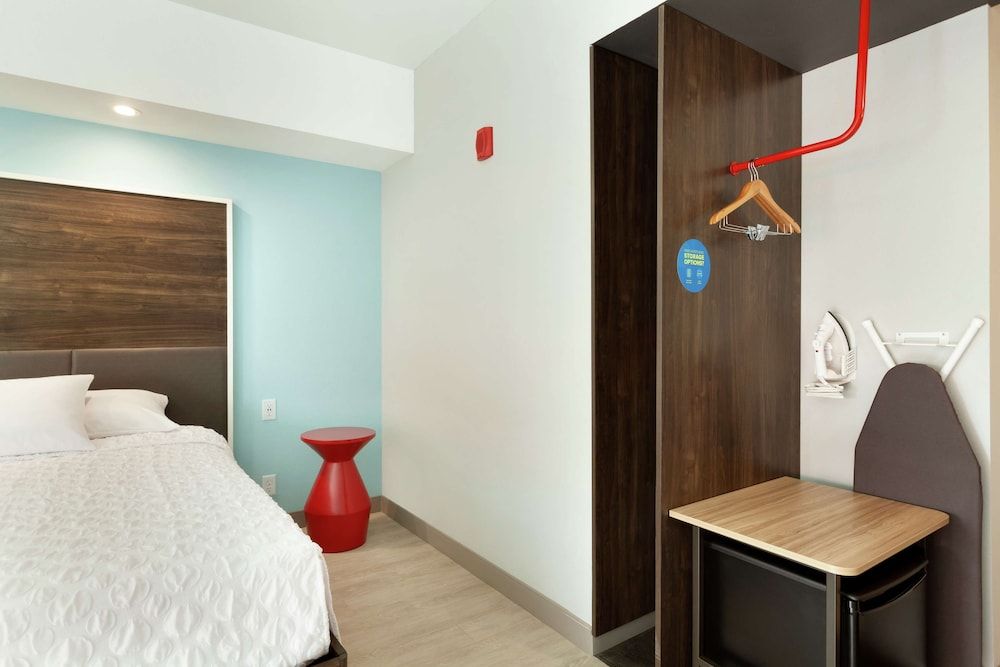 Room, 1 King Bed, Accessible (Hearing)