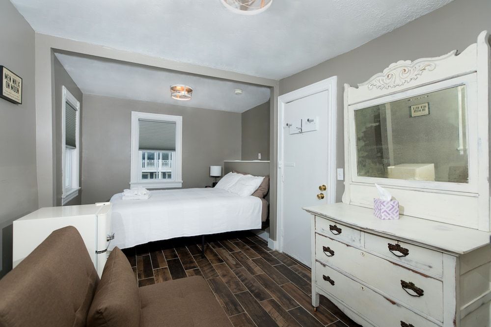 Standard Double Room, Ensuite (Tamarind Room)