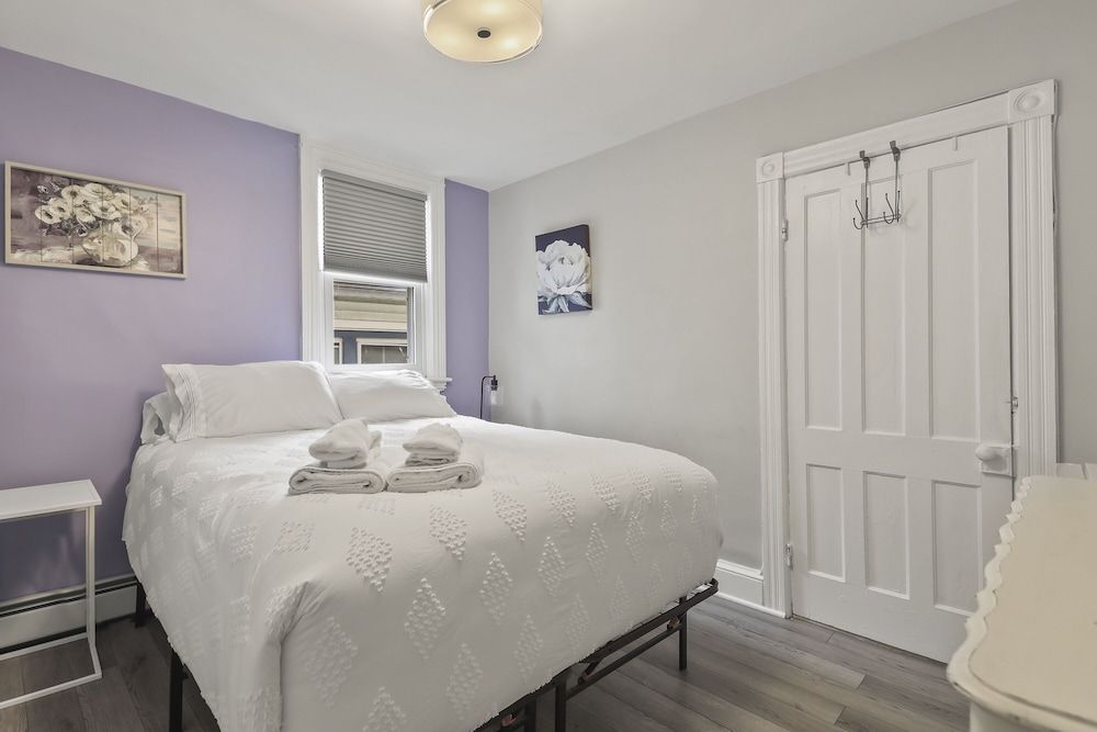 Standard Double Room, Ensuite (Sweet Violets Room)
