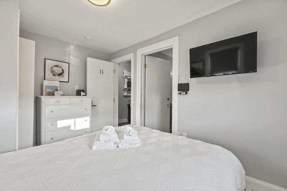 Superior Double Room, Private Bathroom (B and W Room)
